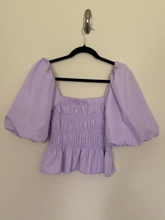 miami Lavender Smocked Puff-Sleeve Peplum Top Size M - Picture 2 of 4